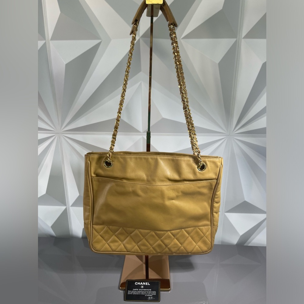 ✨✨Authentic Vintage Chanel Lambskin Tote with 24K plated gold chain handle